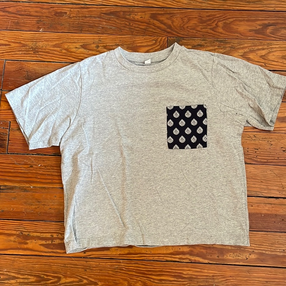 Size small uniqlo frocket tee